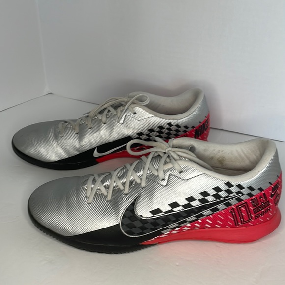 Nike Other - Men’s Nike NeyMar Jr indoor soccer shoes size 9.5